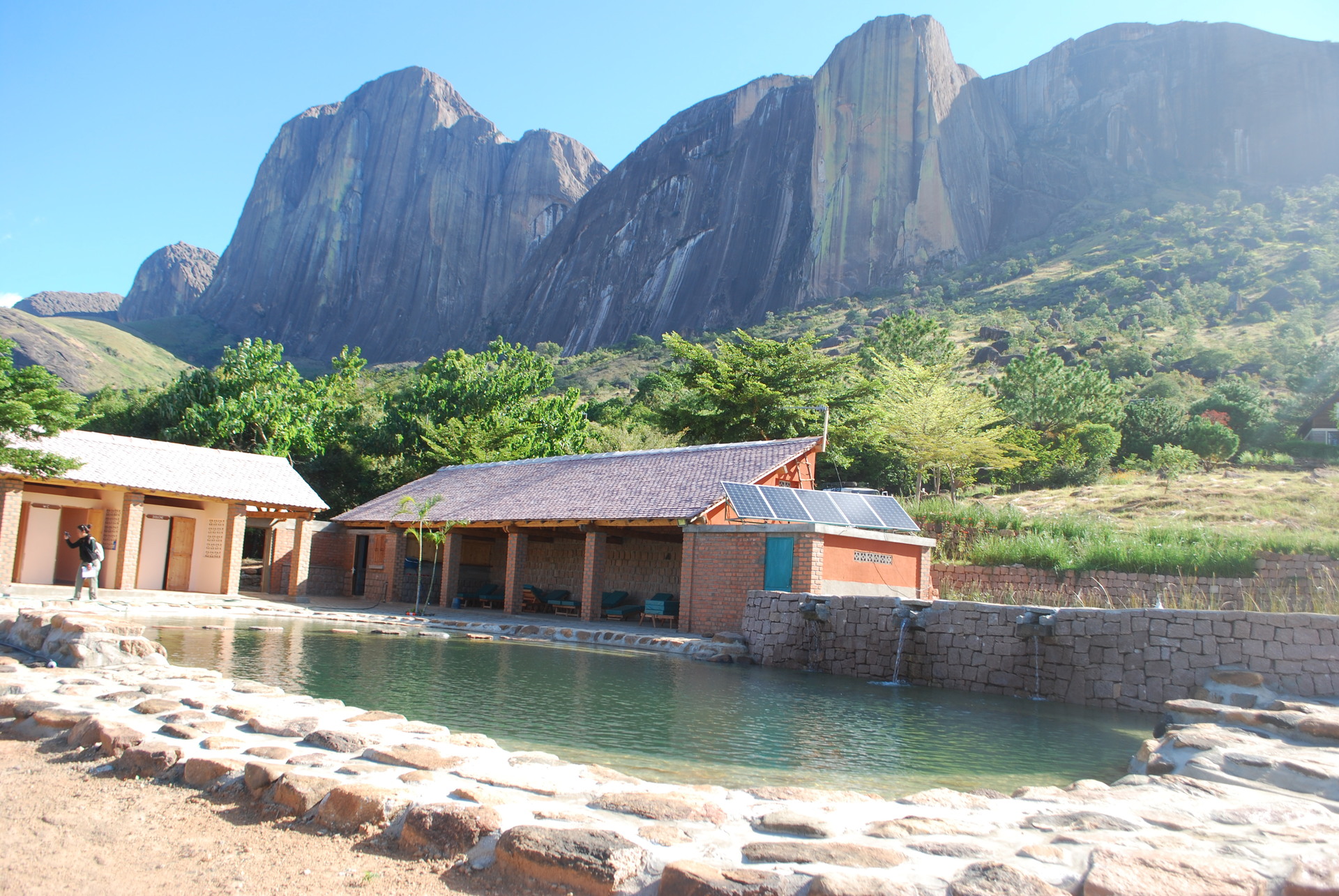 Poolanlage des Camp Catta auf Madagaskar | Abendsonne Afrika