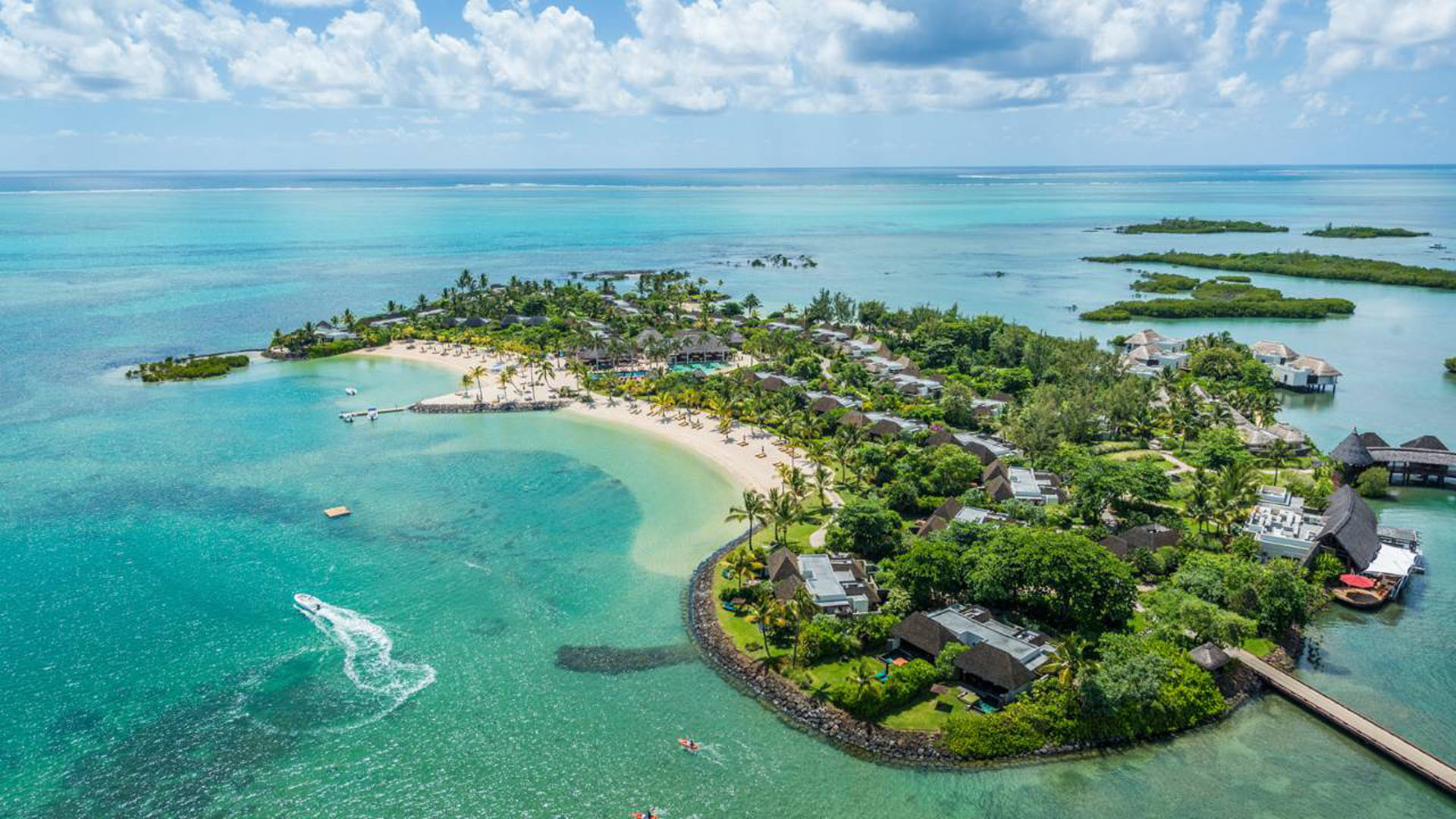 Blick auf das Four Seasons Resort Mauritius at Anahita auf Mauritius | Abendsonne Afrika