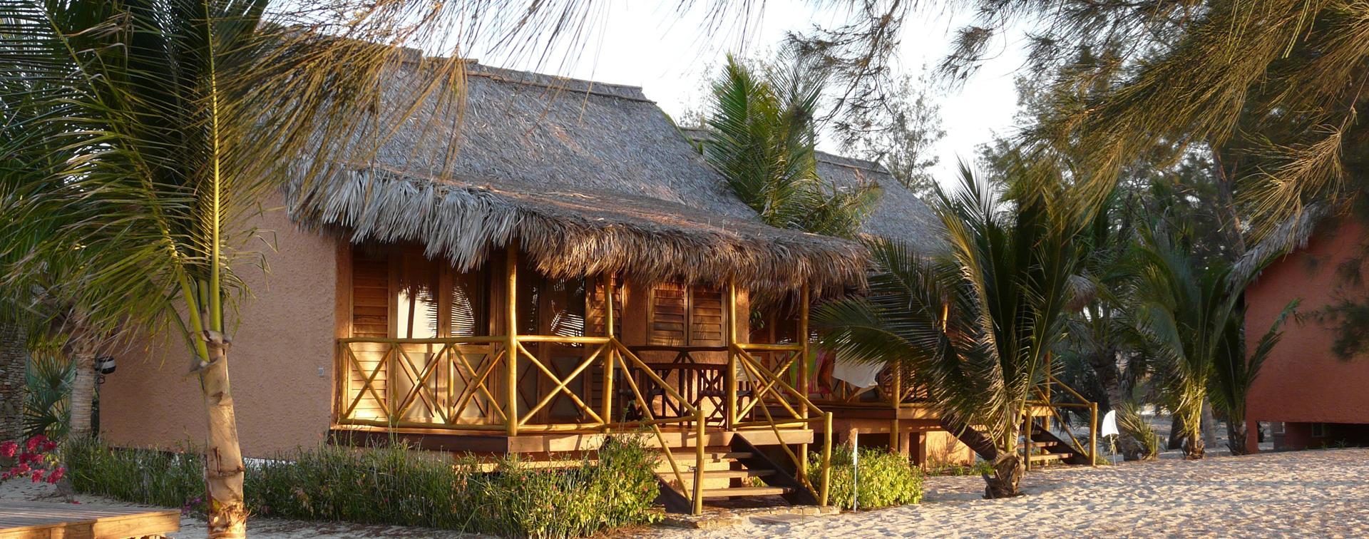 Einfaches Bungalow im Palissandre Hotel auf Madagaskar | Abendsonne Afrika