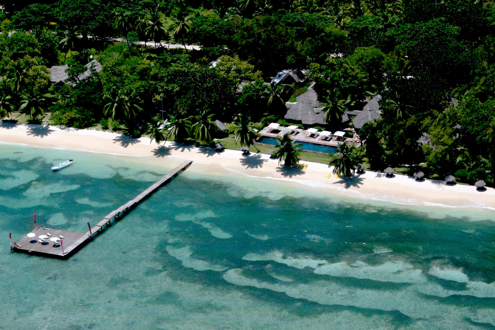 Blick von oben auf die Princess Bora Lodge auf Madagaskar | Abendsonne Afrika