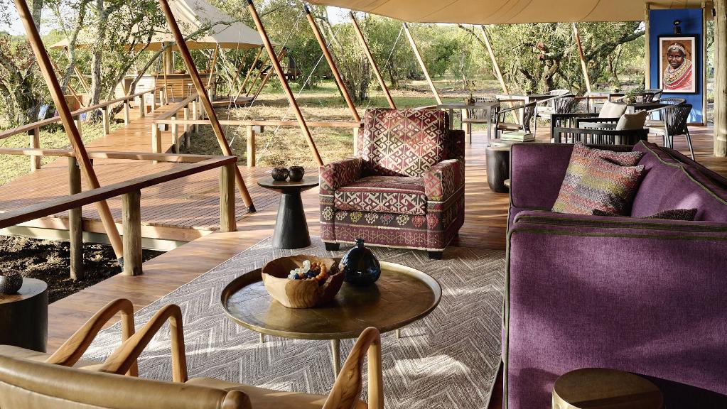 Loungebereich im Sanctuary Tambarare | Abendsonne Afrika