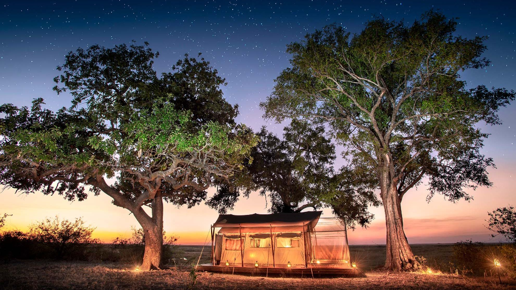 Sternenhimmel über dem Linyanti Expeditions Camp in Botswana | Abendsonne Afrika