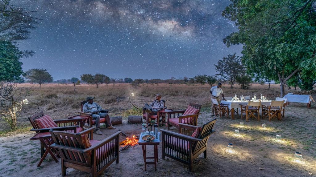 Sternenhimmel im Time + Tide Luwi in Sambia | Abendsonne Afrika