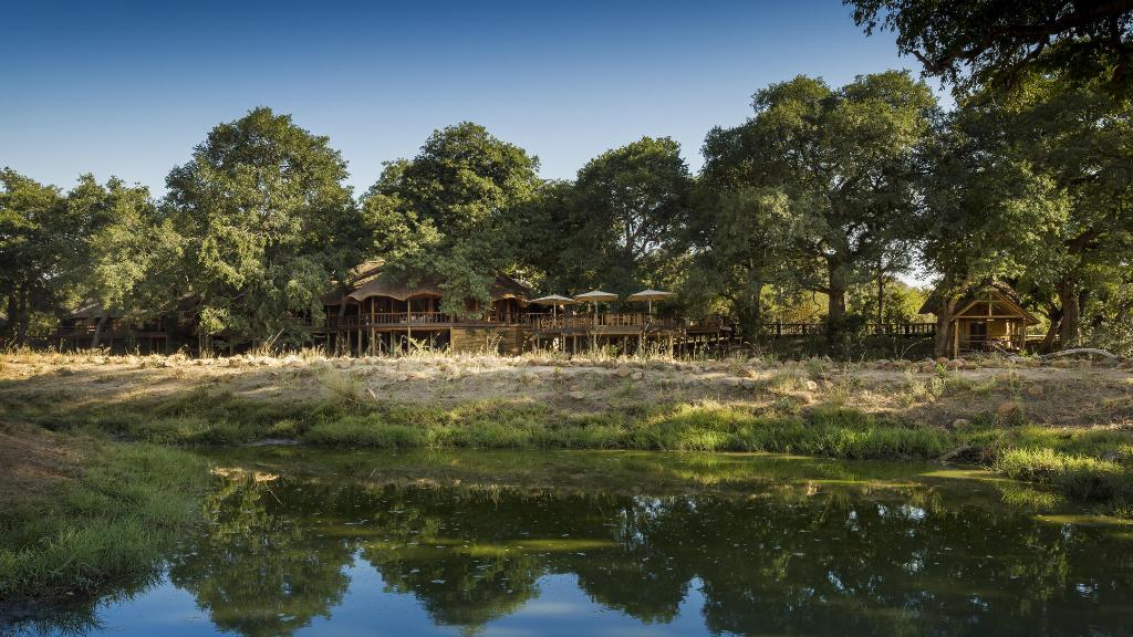 Blick auf die Ulusaba Safari Lodge in Südafrika | Abendsonne Afrika