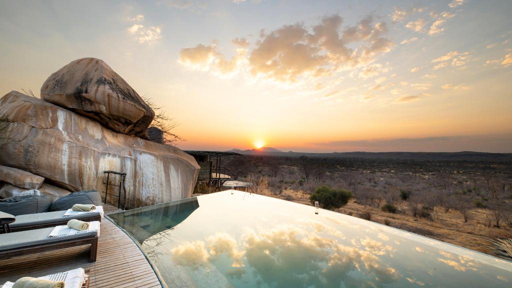 Infinitiy Pool im Jabali Ridge in Tansania | Abendsonne Afrika