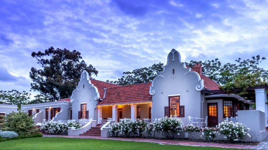 Blick auf die Glen Avon Lodge in Südafrika | Abendsonne Afrika