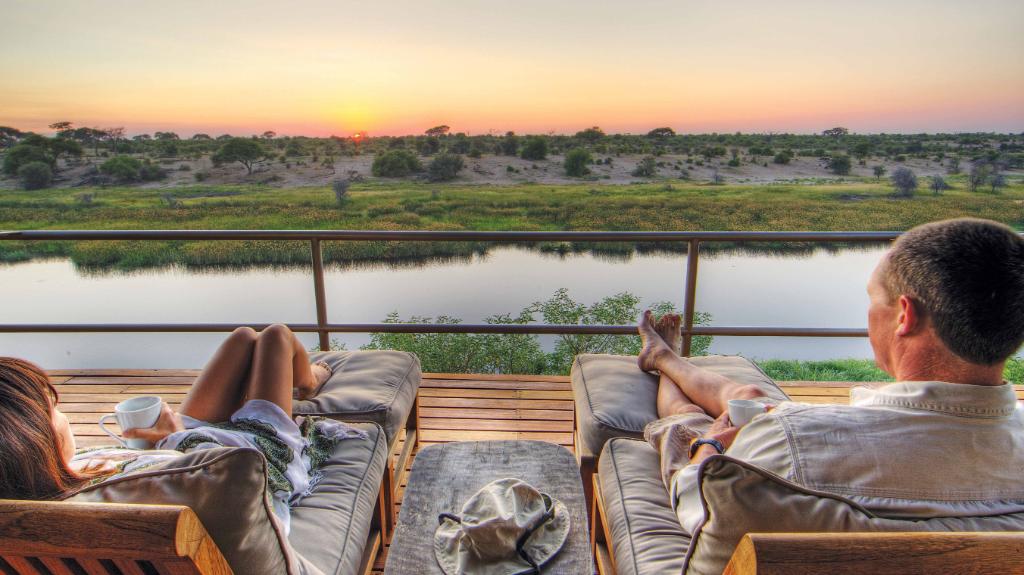 Ausblick vom Leroo La Tau Camp in Botswana | Abendsonne Afrika