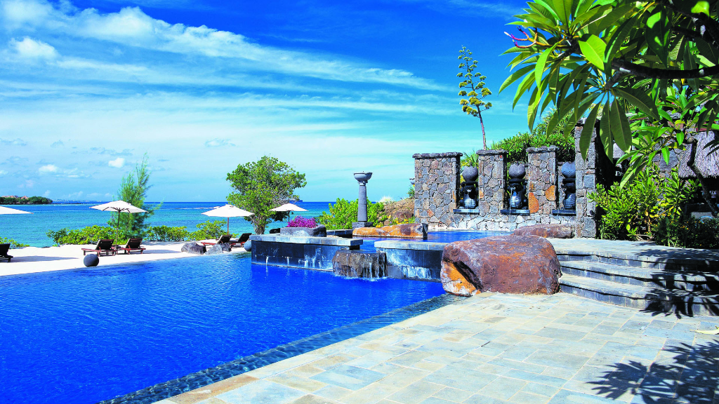 Pool im The Oberoi Resort auf Mauritius | Abendsonne Afrika