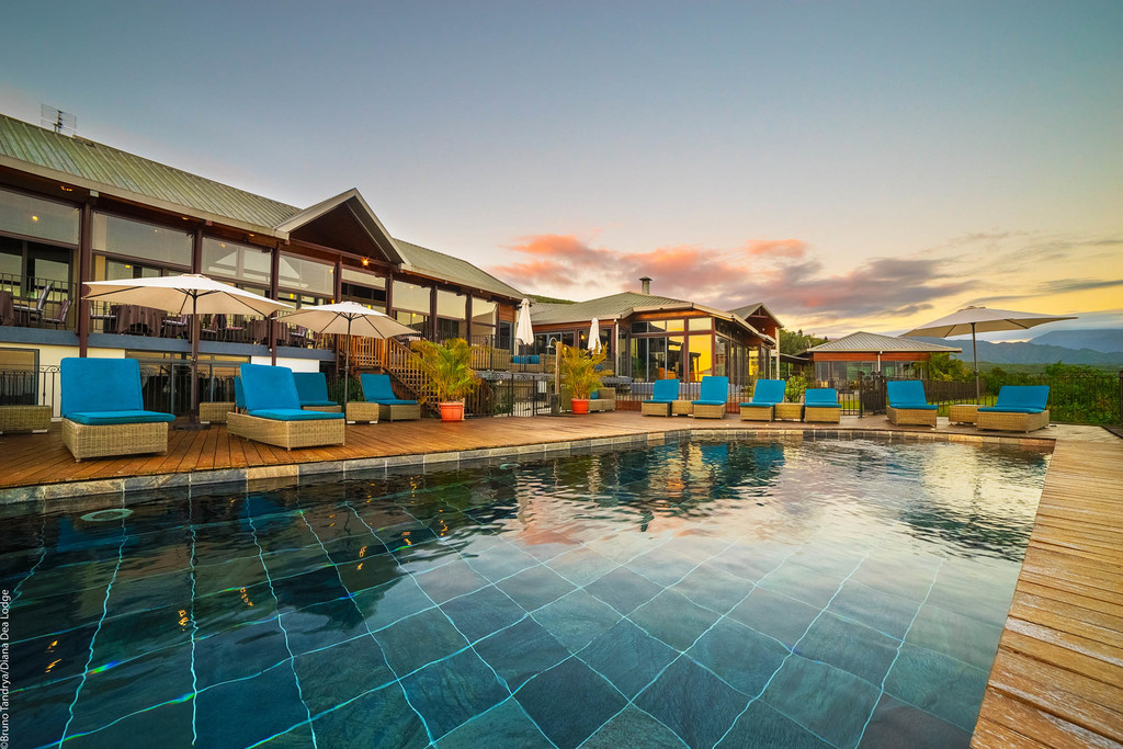 Pooldeck der Diana Dea Lodge auf La Réunion | Abendsonne Afrika