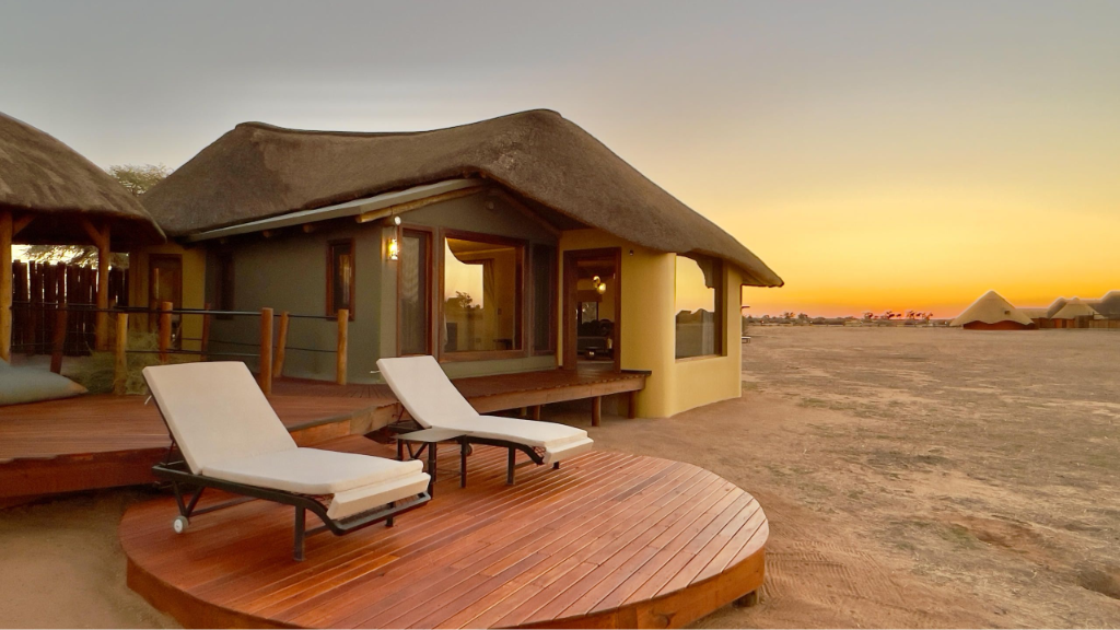 Kalahari Red Dunes Lodge in Namibia | Abendsonne Afrika