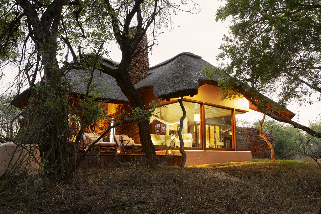 Chalet der Makanyane Lodge in Südafrika | Abendsonne Afrika 