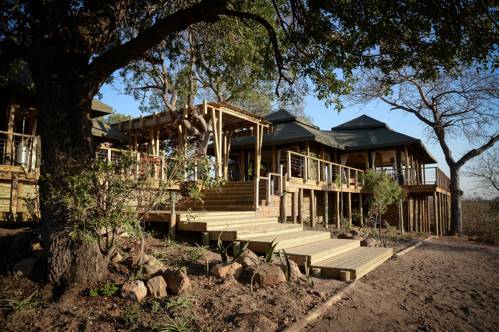 Anlage des Simbavati Hilltop Lodge in Südafrika | Abendsonne Afrika