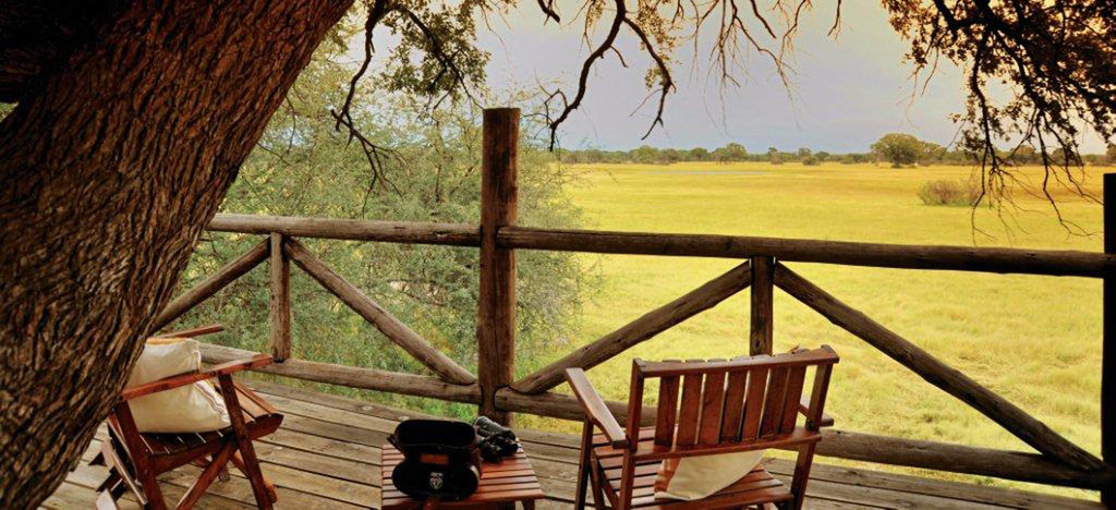 Balkon mit Aussicht im The Hide in Simbabwe | Abendsonne Afrika
