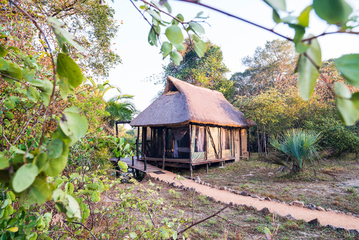 Safarizelt der Kaingu Safari Lodge in Sambia | Abendsonne Afrika