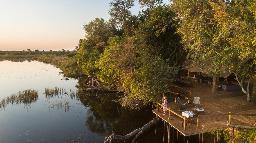 Deck in der Xugana Island Lodge in Botswana | Abendsonne Afrika