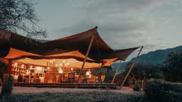 Hauptzelt im Wayo Manyara Green Camp in Tansania | Abendsonne Afrika