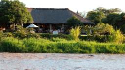 Hippos am Karen Blixen Camp in Kenia | Abendsonne Afrika