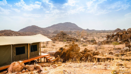 Ausblick des Ozondjou Trails Camp in Namibia | Abendsonne Afrika