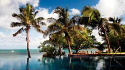 Infinity Pool des Anantara Bazaruto Island Resorts in Mosambik | Abendsonne Afrika