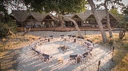 Haupgebäudes des Splash Camps in Botswana | Abendsonne Afrika