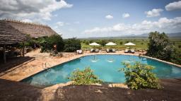 Pool der Apoka Safari Lodge in Uganda | Abendsonne Afrika