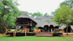 Ivory Lodge im Hwange Nationalpark in Simbabwe | Abendsonne Afrika