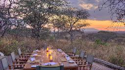 Abendessen im Little Oliver's in Tansania | Abendsonne Afrika