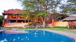 Pool der Serengeti Sopa Lodge in Tansania | Abendsonne Afrika