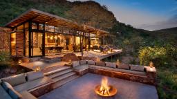 Feuerstelle in der Marataba Mountain Lodge in Südafrika | Abendsonne Afrika 