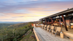 Ausblick in der Rhino Ridge Safari Lodge in Südafrika | Abendsonne Afrika
