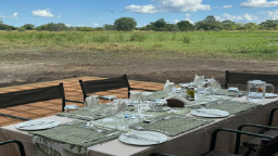 HEADER Abendessen im Gorongosa Wild Camp in Mosambik | Abendsonne Afrika