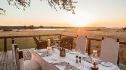 Dinner in der Chobe Savanna Lodge in Botswana | Abendsonne Afrika