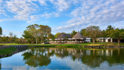 Blick auf das Restaurant des Constance Belle Mare Plage auf Mauritius | Abendsonne Afrika