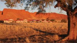 Abendstimmung vor der Namib Desert Lodge in Namibia | Abendsonne Afrika