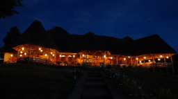 Nacht in der Katara Lodge in Uganda | Abendsonne Afrika