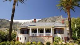 Blick auf das Cape Riviera Guesthouse in Südafrika | Abendsonne Afrika