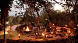 Dinner im King&#39;s Camp in Südafrika | Abendsonne Afrika