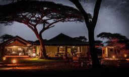 Abends im Ang&#39;ata Migration Camp in Tansania | Abendsonne Afrika