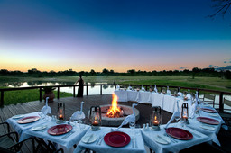 Boma in der Arathusa Safari Lodge in Südafrika | Abendsonne Afrika