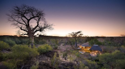 Blick auf das Baobab Hill Bush House in Südafrika | Abendsonne Afrika