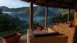 Veranda in der Gorilla Valley Lodge in Uganda | Abendsonne Afrika