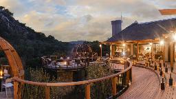 Deck im Shamwari Eagles Crag Lodge in Südafrika | Abendsonne Afrika