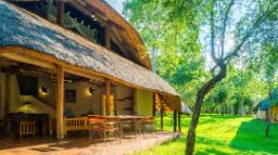 Aussicht der Lokuthula Lodges in Simbabwe | Abendsonne Afrika 