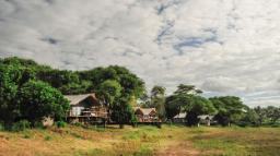 Blick auf das Anabezi Camp in Sambia | Abendsonne Afrika