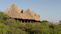 Hauptgebäude des Lake Burunge Tented Camp in Tansania | Abendsonne Afrika