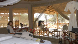 Zelt mit Terrasse des Severin Safari Camp in Kenia | Abendsonne Afrika