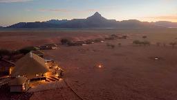 Lage der Kwessi Dune Lodge in Namibia | Abendsonne Afrika