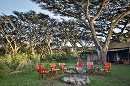 Sundowner im Lemala Ngorongoro Camp in Tansania | Abendsonne Afrika