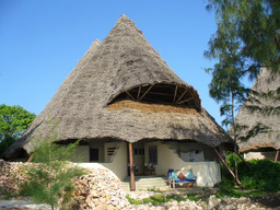 Bungalow der Unguja Lodge auf Sansibar | Abendsonne Afrika